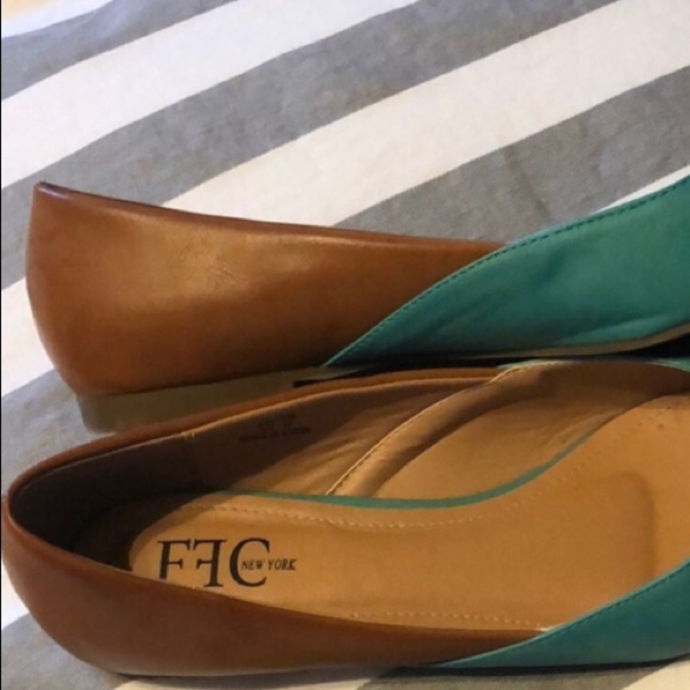 Teal & Tan Point Flats Like New Thin Feet
